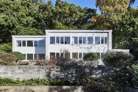This £700K Midcentury Could Be Your Ticket to the English Countryside