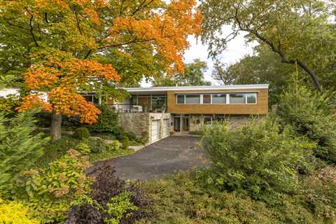 In Arlington, a Woodsy Midcentury Lists for $3.4M After Turning Over a New Leaf