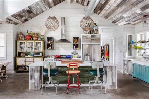 If You Love Antiquing, This $1.7M Texan Farmhouse Is the Ultimate Find