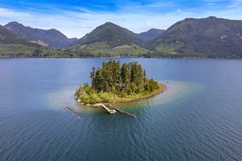Get an Off Grid Paradise With This $1.2M Canadian Island