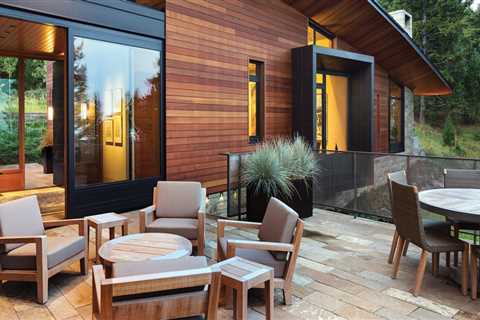 A Guide to Wood Siding Options for Outdoor Living Spaces