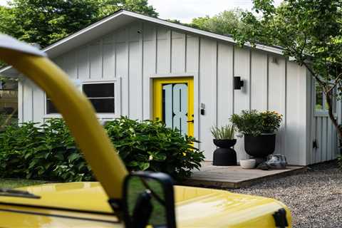 Before & After: Ghislaine Viñas Turns a Cloud-Gray Tiny House Into a Little Ray of Sunshine