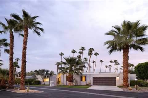 A Modernist Landmark in Rancho Mirage Asks $1.3M