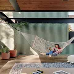 Between Power Lines and a Protected Pecan Tree, This Texas Home Found a Way to Fit In